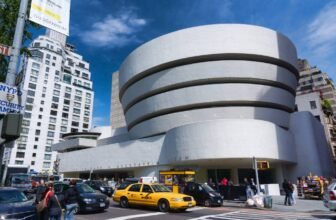 What is the Solomon R. Guggenheim Museum Known For